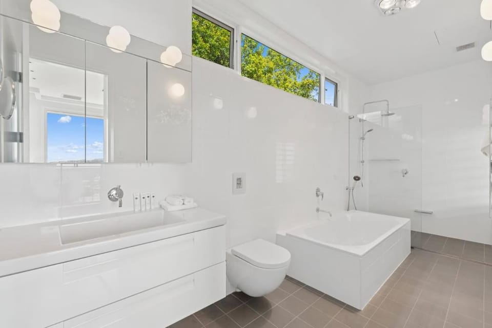 Coastal Panorama - Spectacular Views, Sleeps 8 House in Coffs Harbour