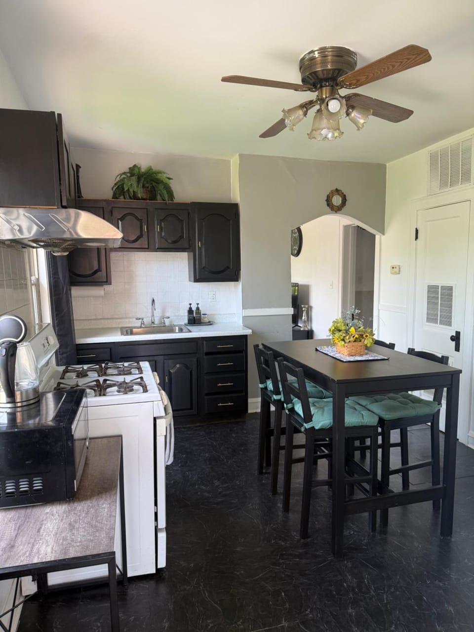 Prime location - Cozy 3bd near downtown! Free parking & fast WiFi! Apartment in Chicago