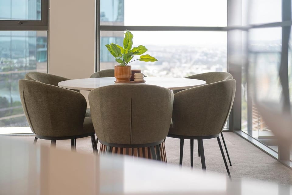 Glasshouse on Felix - Luxury Brisbane City Apartment with River Views, Pool and Parking | Winter Escape Deal | Stay Longer & Save | 1 June – 31 August Apartment in Kangaroo Point