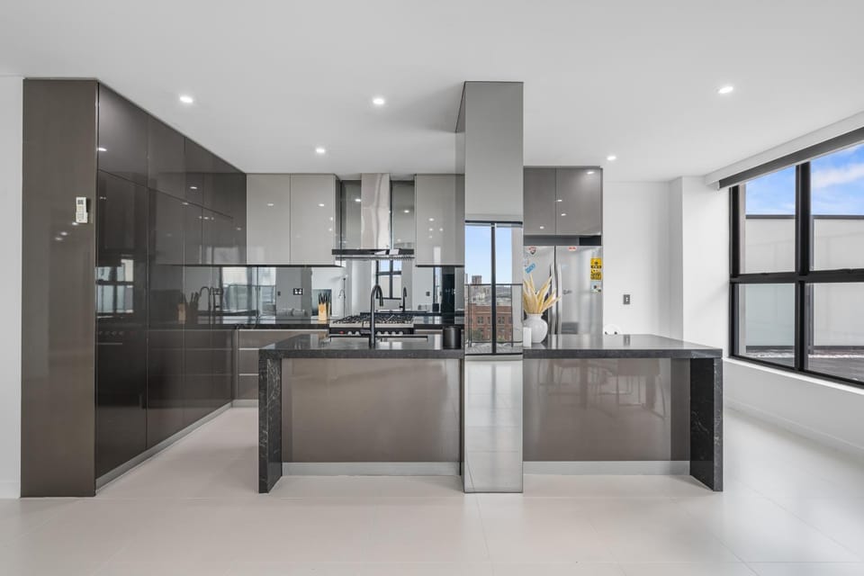 Luxury 3BR Penthouse with Parking & Walk to Darling Harbour & ICC & CBD & Chinatown Apartment in Sydney