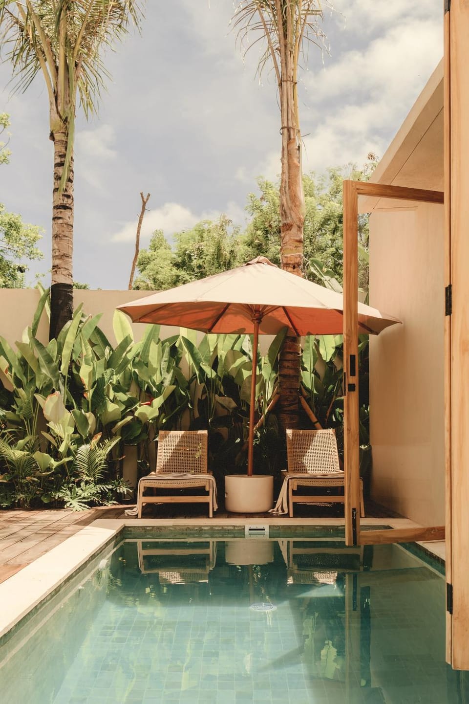 Day, Natural landscape, Pool view, Swimming pool, sunbed