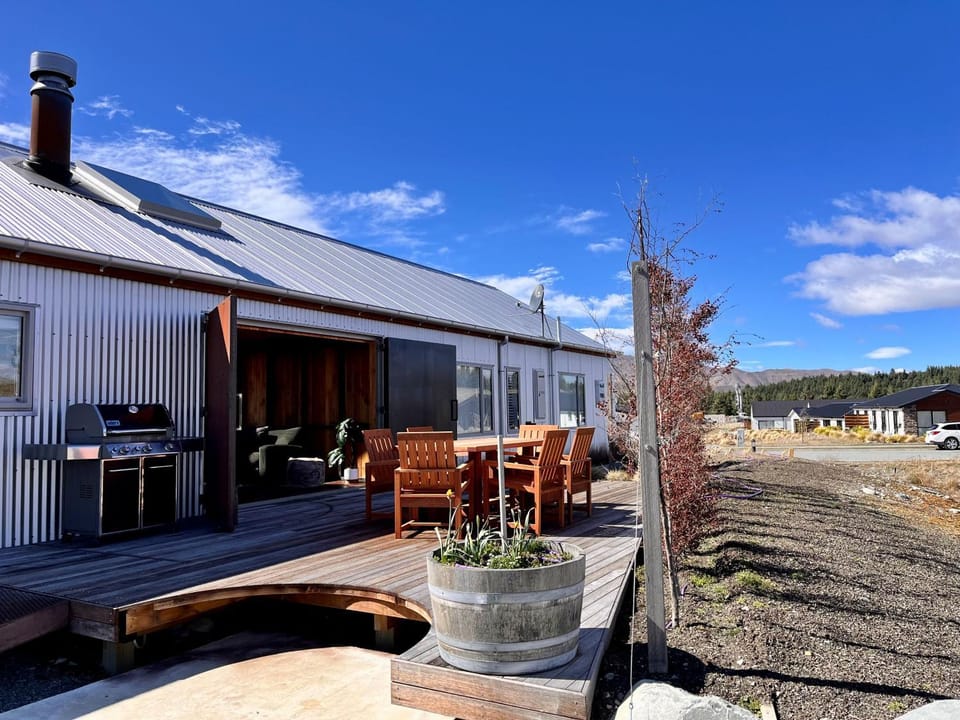 Property building, Patio, Spring, BBQ facilities, Dining area, Location
