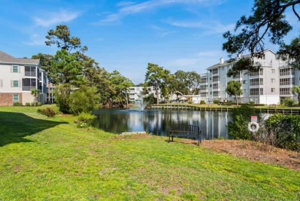 2 BR Coastal Charm Condo inside private gated Community in NMB, Sleeps 4 Apartment in North Myrtle Beach