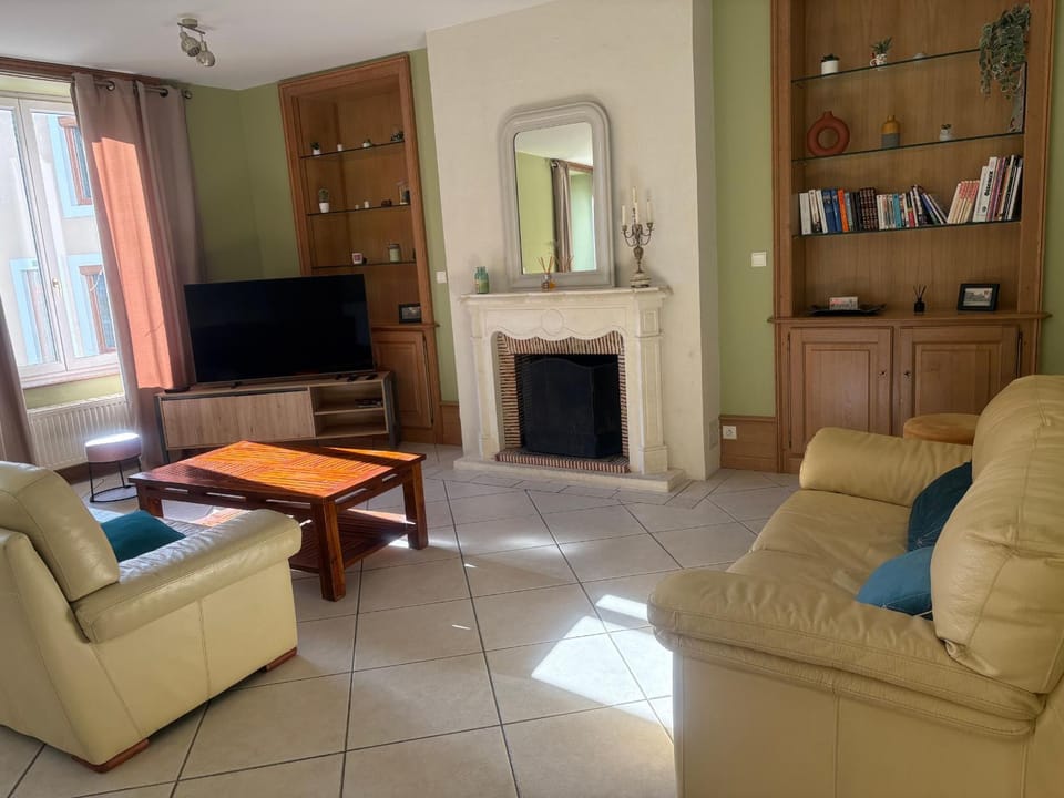 Grande demeure avec parc et WIFI, proche du Mans - FR-1-410-481 House in Pays de la Loire