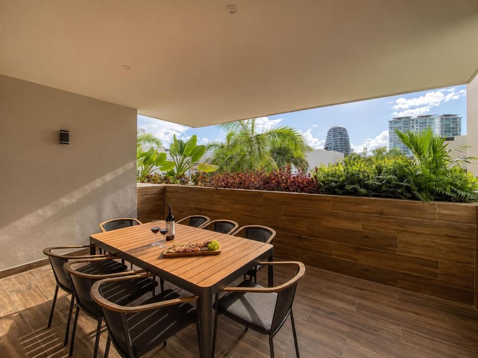 Luxury Retreat in Puerto Cancun with Rooftop Pool Apartment in Cancun