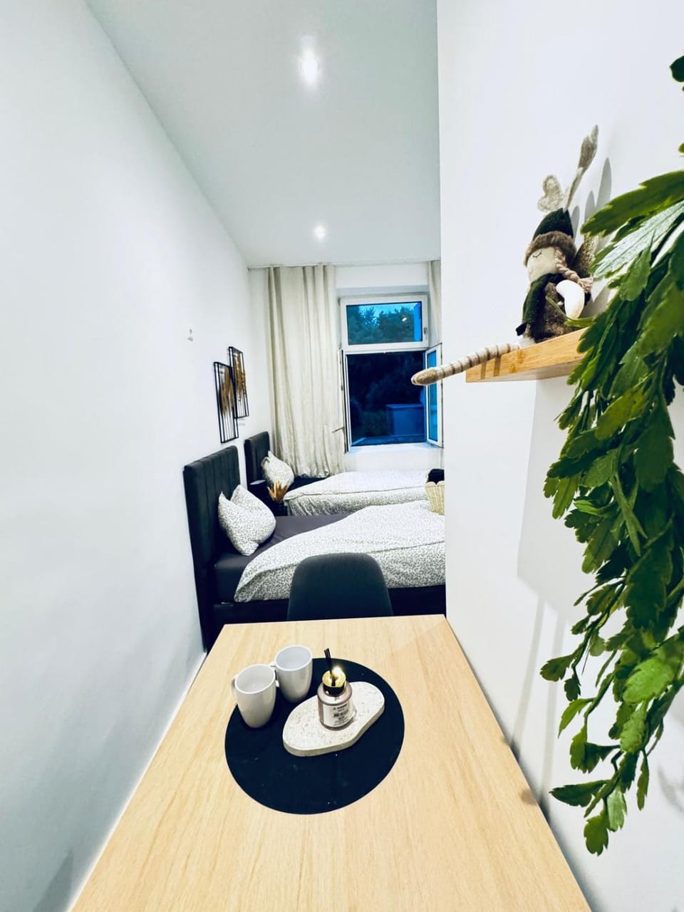 Bed, Seating area, Bedroom