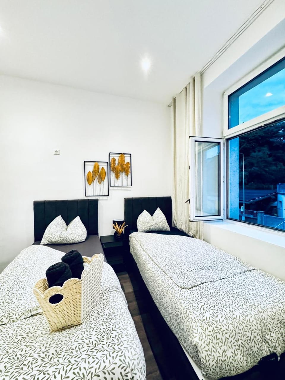 Property building, Bed, Bedroom