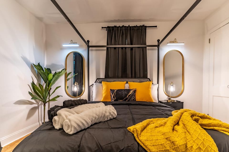 Bed, Bedroom, towels