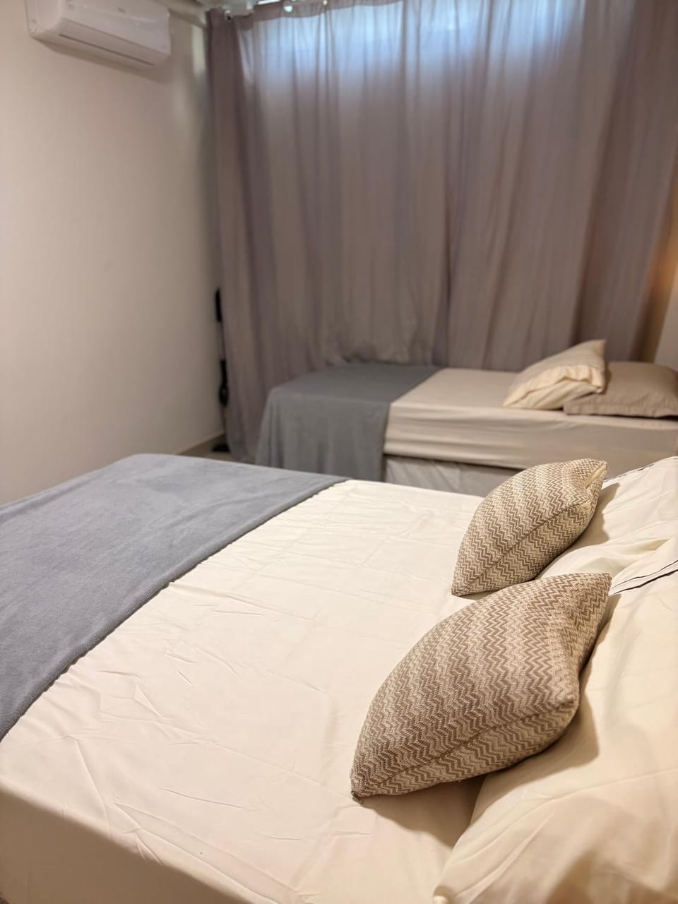Bedroom, air conditioner