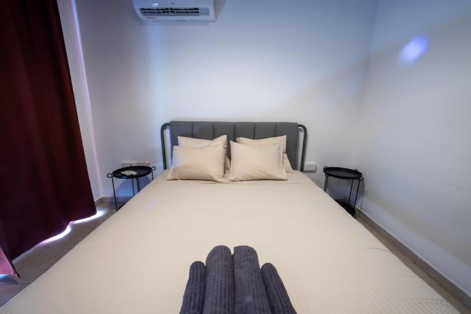 Penthouse, City Center, Walking to Beach Apartment in Larnaca