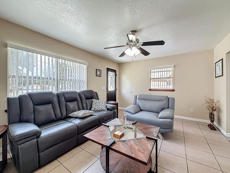 2737 Bel Aire Circle House in Tampa