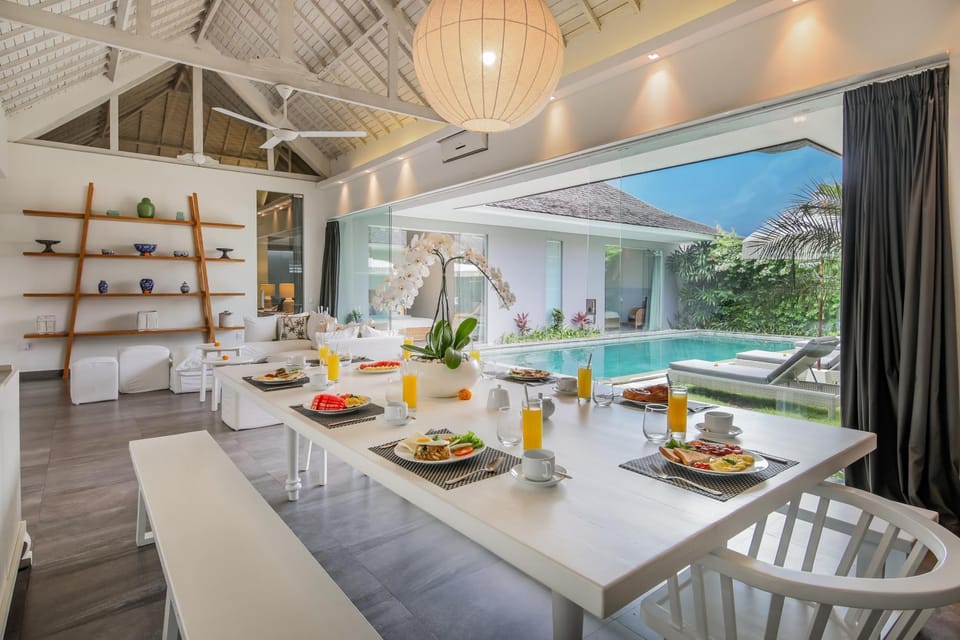 Dining area, Breakfast