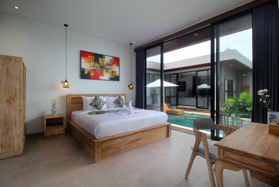 Bedroom, Pool view
