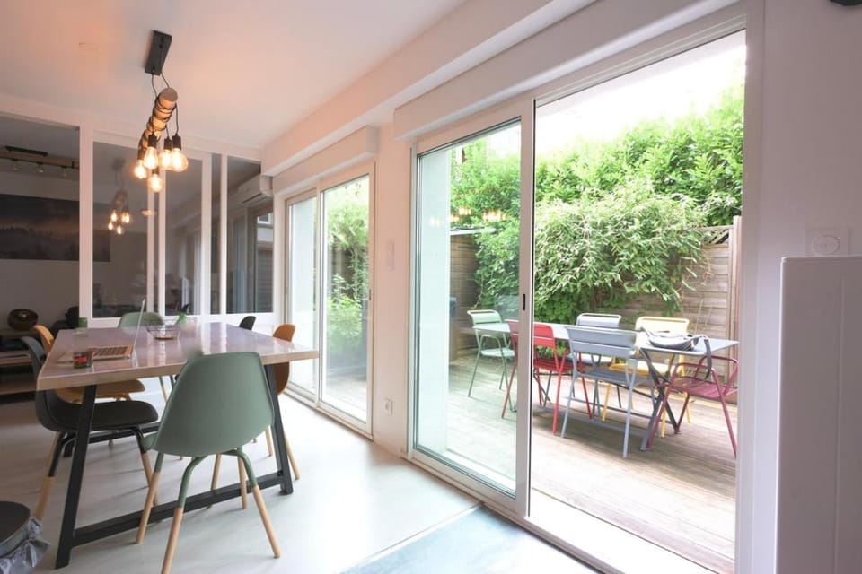Patio, Seating area, Dining area, Garden view