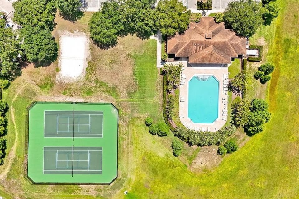 2186 Derwent Dr Davenport House in Four Corners