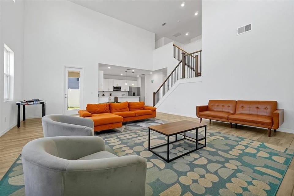 2186 Derwent Dr Davenport House in Four Corners