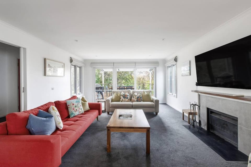 TV and multimedia, Living room, fireplace