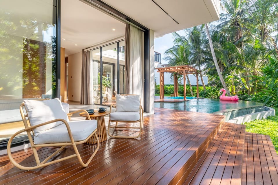 Patio, Spring, Day, Garden, View (from property/room), Balcony/Terrace, Balcony/Terrace, Living room, Seating area, Garden view