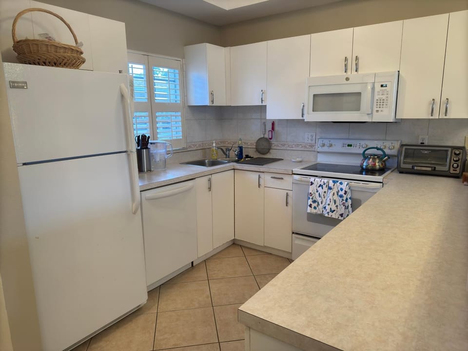 Lakefront Escape House in Vamo