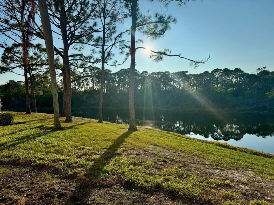 Lakefront Escape House in Vamo