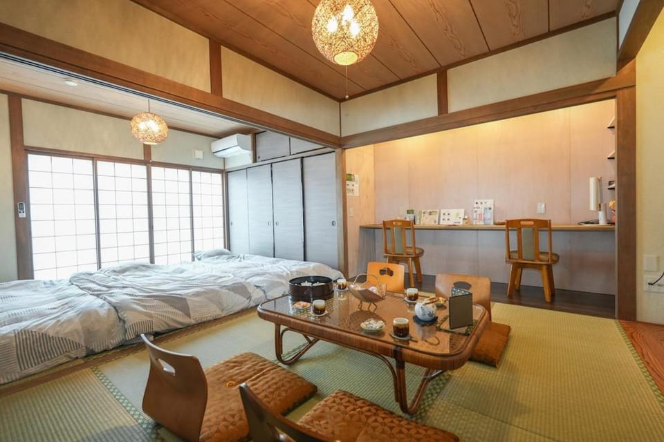 Bed, Living room, Dining area, Bedroom