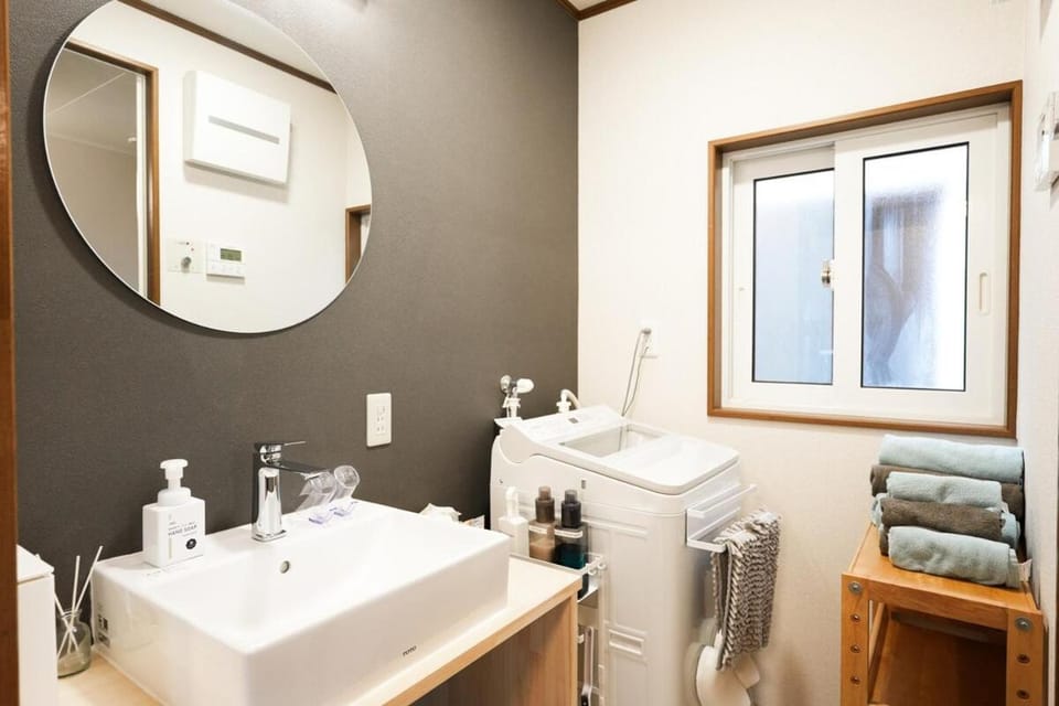 Bathroom, towels