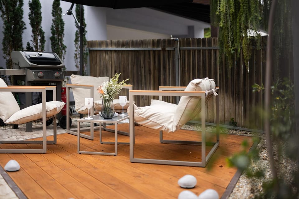 Garden, Seating area