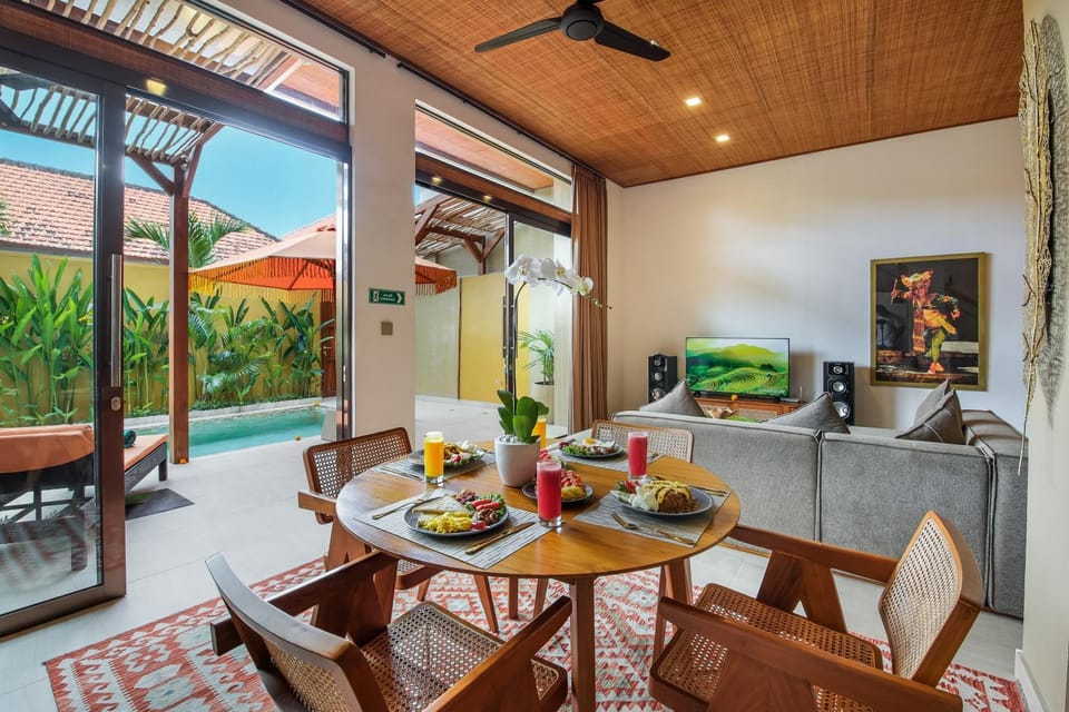Living room, Dining area