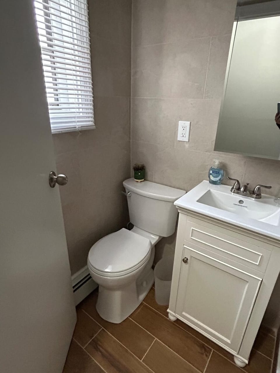 Roslyn Room 2 Private Entrance and Bathroom Apartment in Roslyn