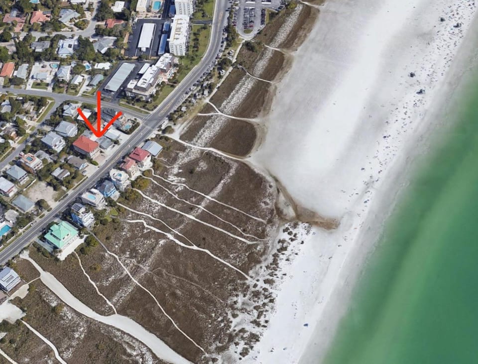 Beach Road House in Siesta Beach