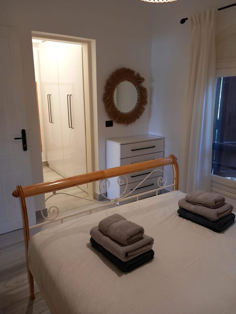 Bedroom, towels, wardrobe