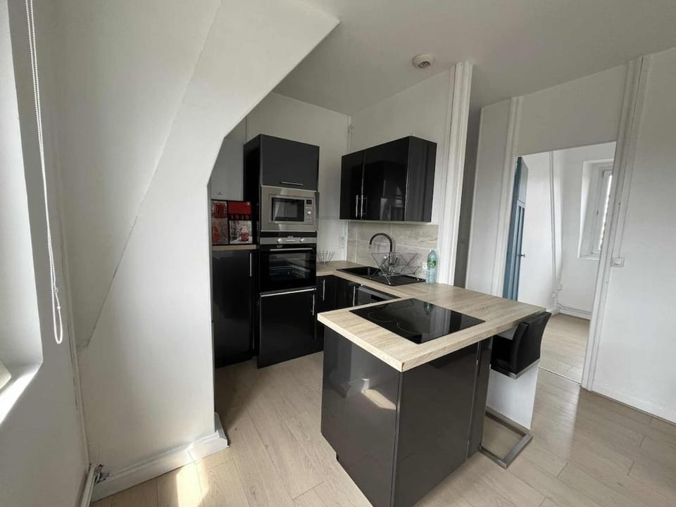 Kitchen or kitchenette, dishwasher, oven, stove