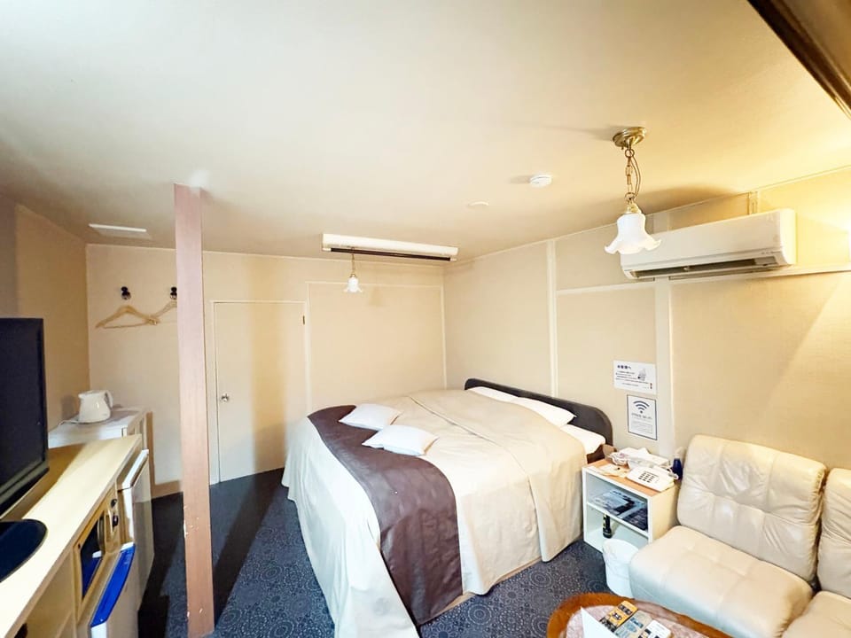 Bed, air conditioner