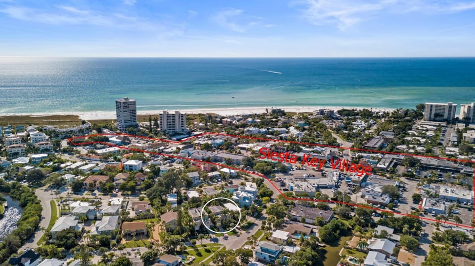 Siesta Avenida House in Siesta Beach