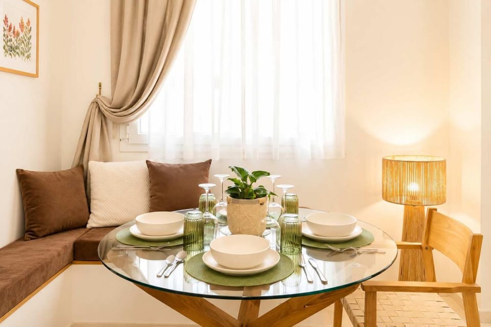 The PINE - Stylish Thessaloniki Stay & Private Parking Apartment in Decentralized Administration of Macedonia and Thrace