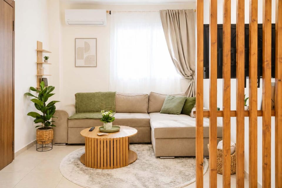 The PINE - Stylish Thessaloniki Stay & Private Parking Apartment in Decentralized Administration of Macedonia and Thrace