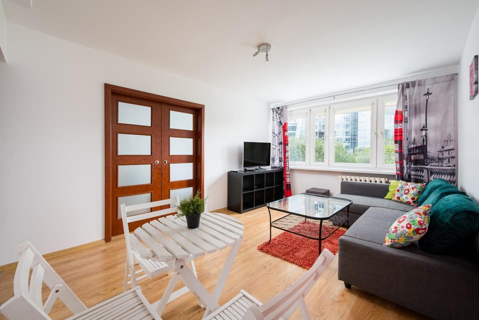 Communal lounge/ TV room, TV and multimedia, Living room, Seating area, Evening entertainment