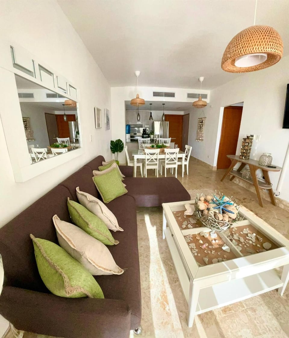Living room, Dining area