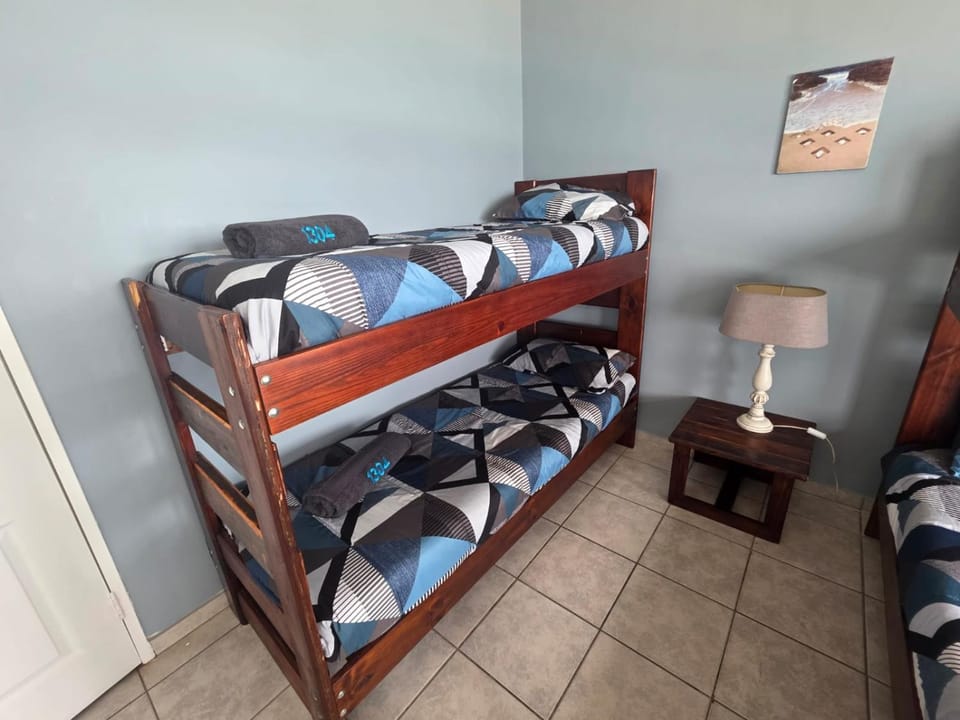 Bedroom, bunk bed