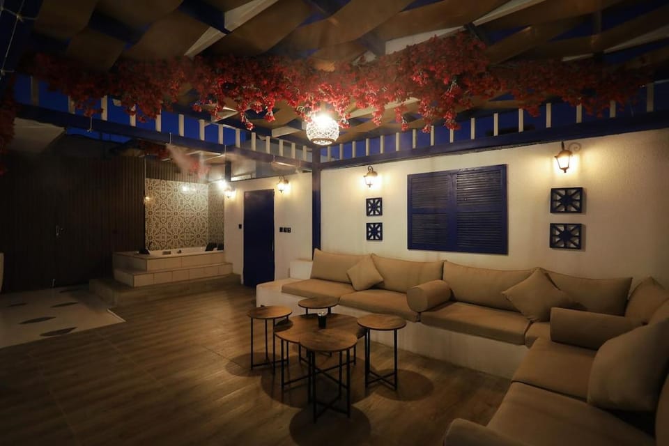 1BR 65 TV Greek-Style Rooftop Self-Entry 28 Apartment in Riyadh