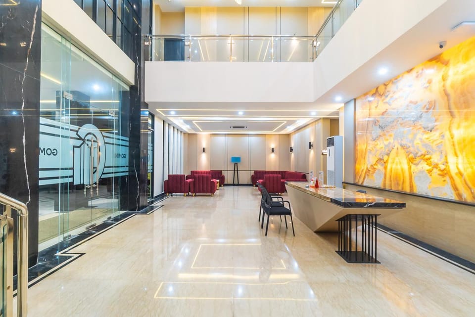 Property building, Living room, Lobby or reception, Seating area