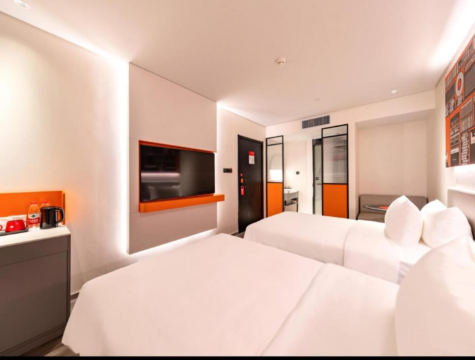 Ibis Hotel Qingdao New City Center CapitaLand Plaza Hotel in Qingdao