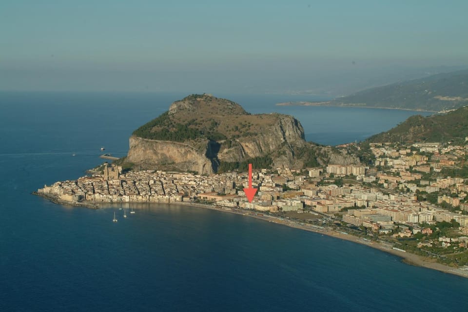 Nearby landmark, Neighbourhood, Natural landscape, Bird's eye view, Photo of the whole room, Beach, Beach, City view, City view, Landmark view, Mountain view, Mountain view, Sea view, Sea view, Street view, Street view, Area and facilities