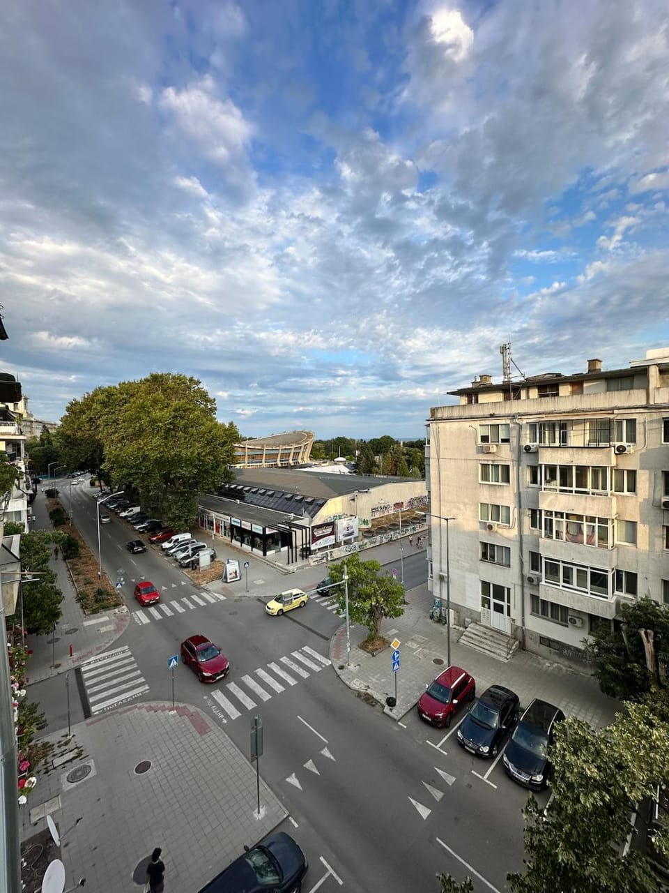 Day, Neighbourhood, City view, Street view, Location