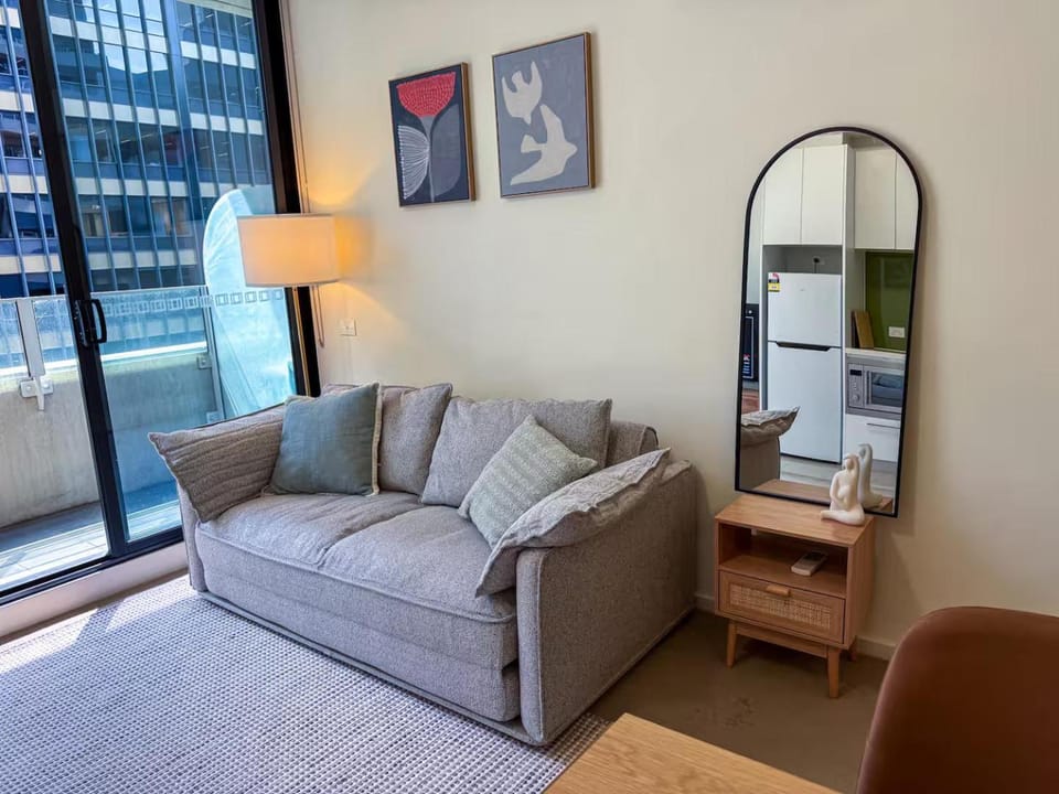 Modern CBD Apartment - Pool, Gym & Laneway Dining Apartment in Melbourne
