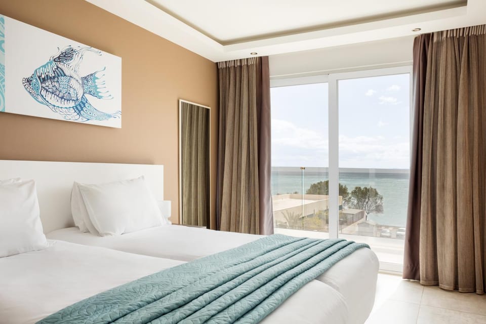 Bed, Balcony/Terrace, Bedroom, Sea view