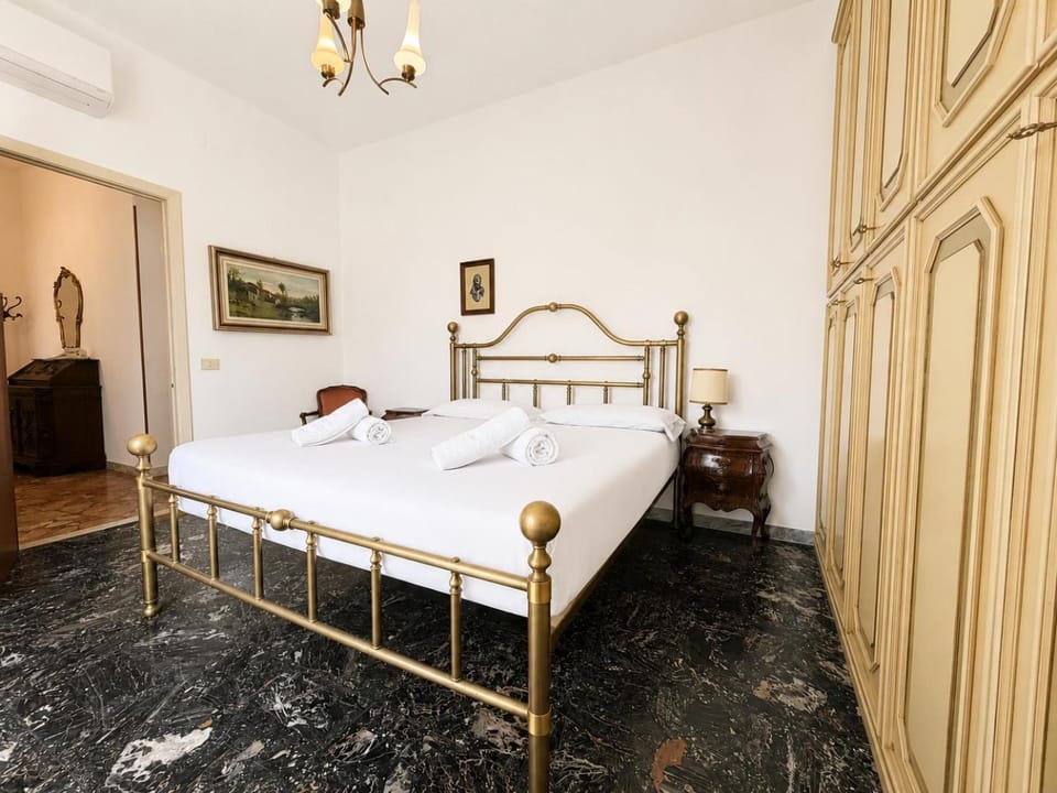 Hostdomus - Casa Ambra Apartment in Finale Ligure