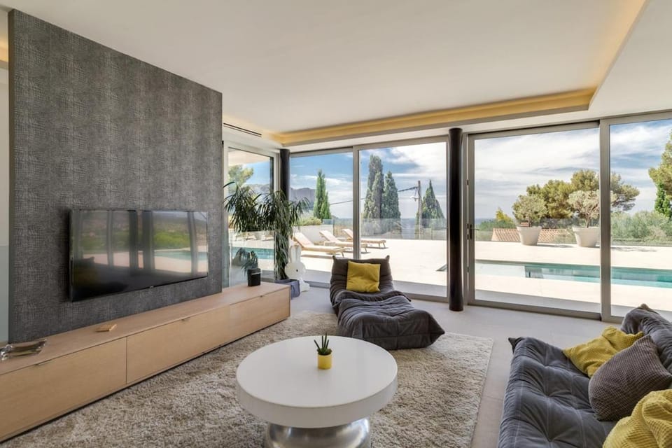 Luxurious architectural villa Villa in Cassis
