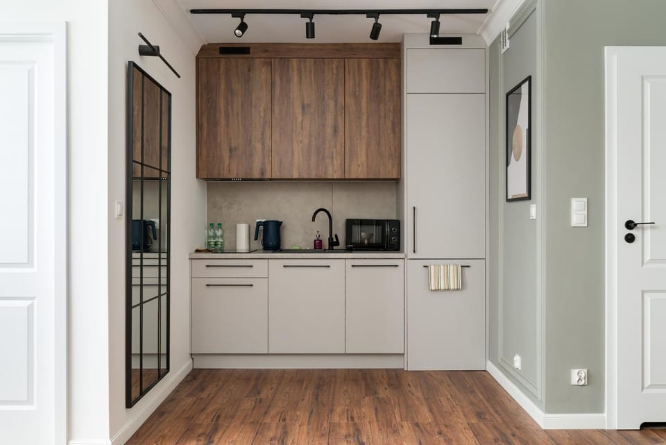 Coffee/tea facilities, Kitchen or kitchenette, wardrobe