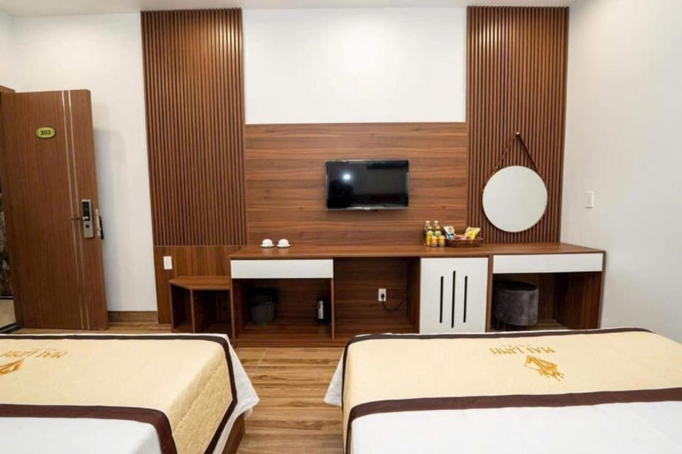 Bed, TV and multimedia, Bedroom